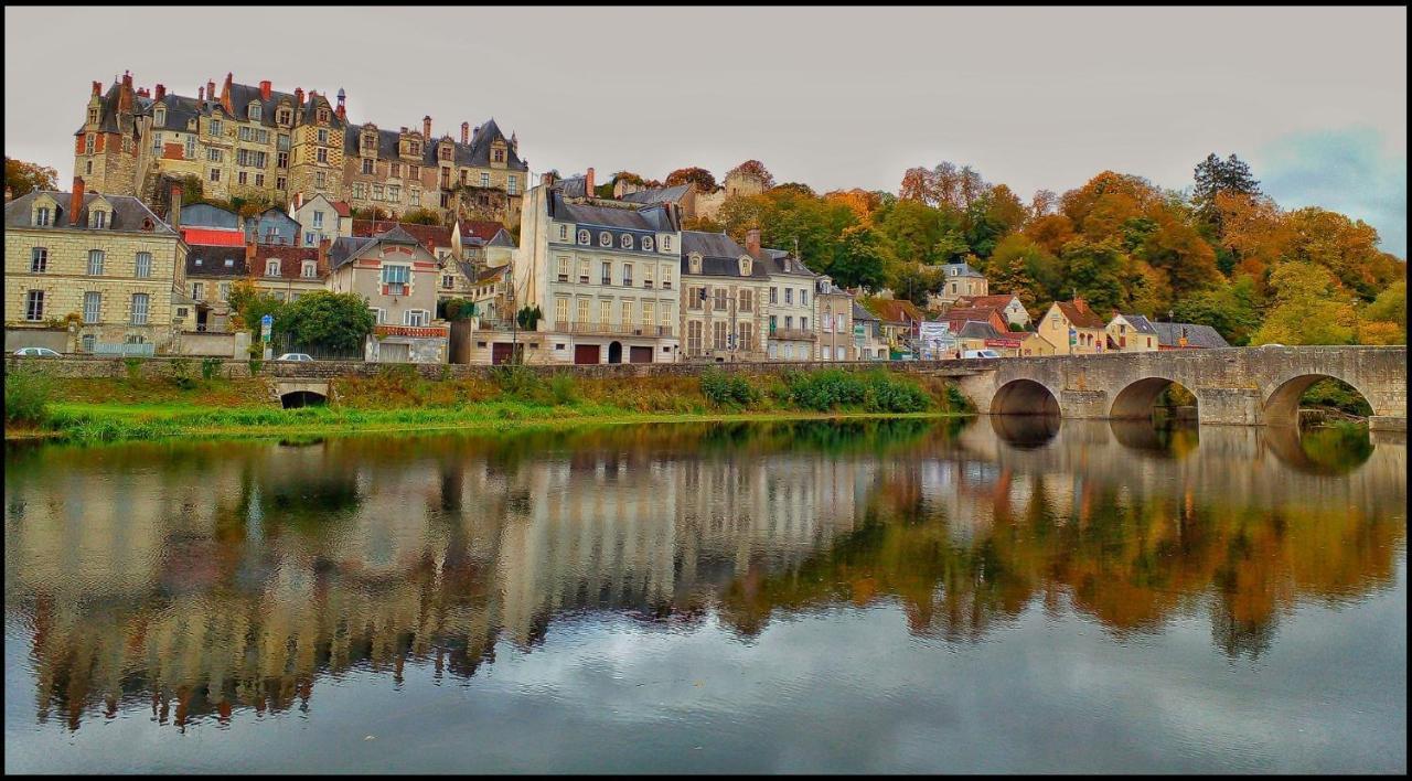 Au Pied Du Chateau Saint-Aignan  Exteriör bild